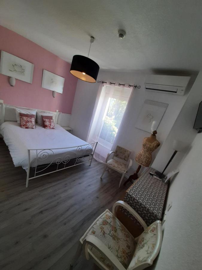 Hotel La Tour Des Fees Quissac  Eksteriør bilde