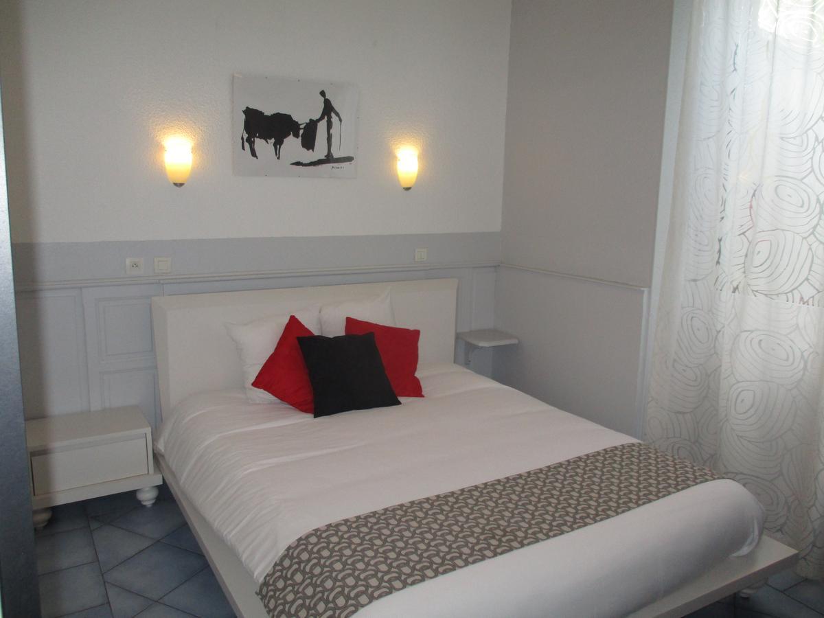 Hotel La Tour Des Fees Quissac  Eksteriør bilde